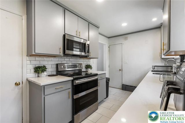 657 Beverly Drive, South Whitehall Twp, PA 18104