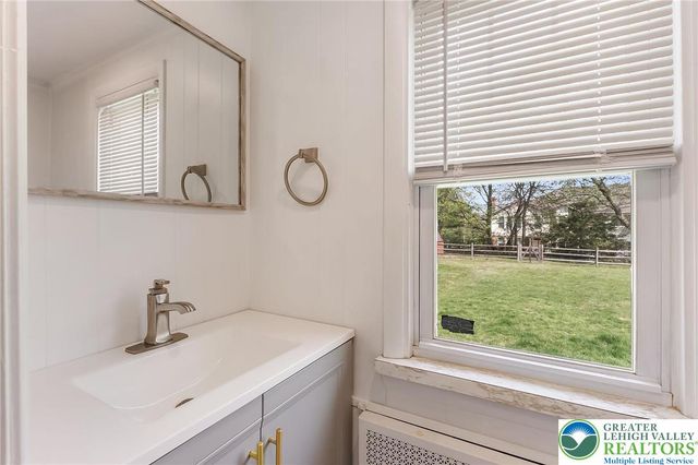 657 Beverly Drive, South Whitehall Twp, PA 18104