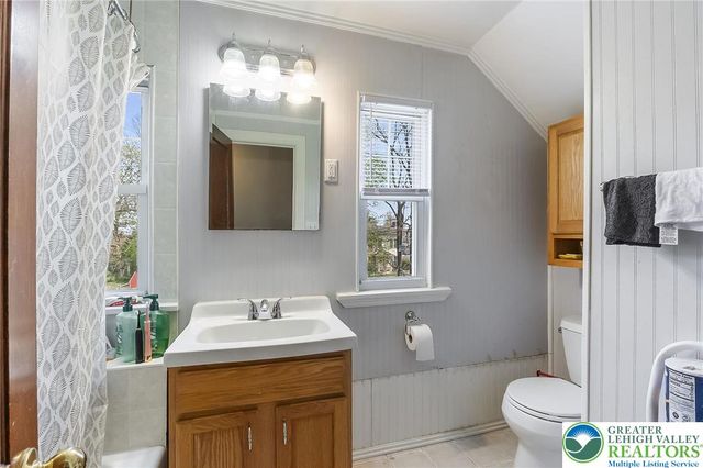 657 Beverly Drive, South Whitehall Twp, PA 18104