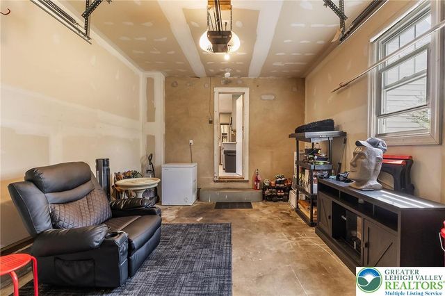 657 Beverly Drive, South Whitehall Twp, PA 18104