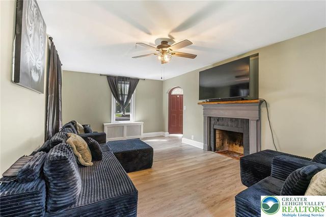 657 Beverly Drive, South Whitehall Twp, PA 18104