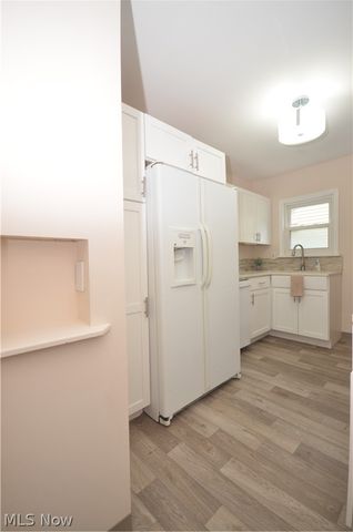 154 E Brookside Avenue, Akron, OH 44301