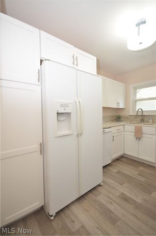 154 E Brookside Avenue, Akron, OH 44301