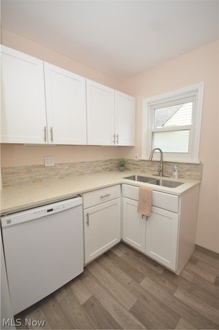 154 E Brookside Avenue, Akron, OH 44301