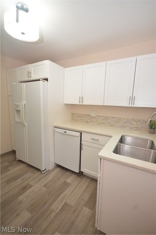 154 E Brookside Avenue, Akron, OH 44301