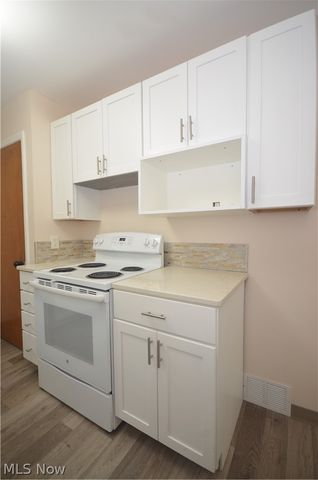 154 E Brookside Avenue, Akron, OH 44301