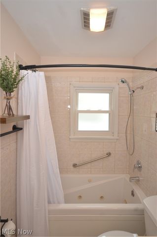 154 E Brookside Avenue, Akron, OH 44301