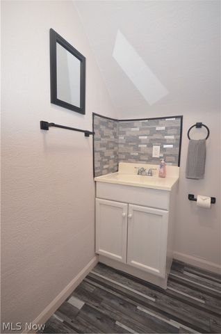 154 E Brookside Avenue, Akron, OH 44301