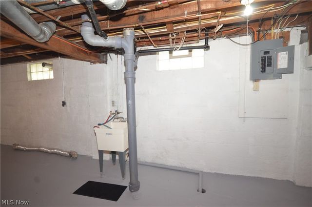 154 E Brookside Avenue, Akron, OH 44301