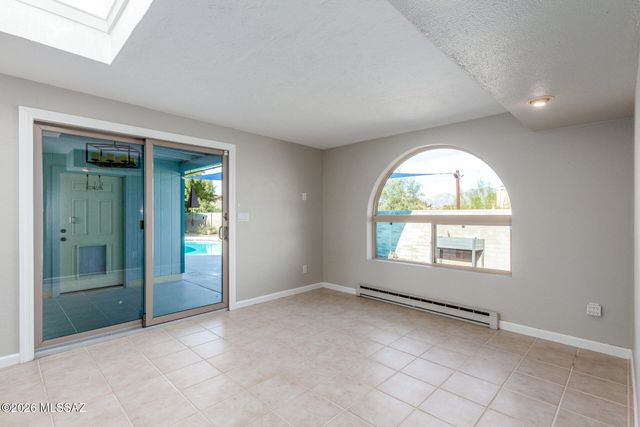 929 N Chalet Avenue, Tucson, AZ 85748