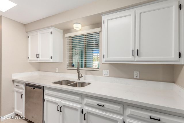 929 N Chalet Avenue, Tucson, AZ 85748