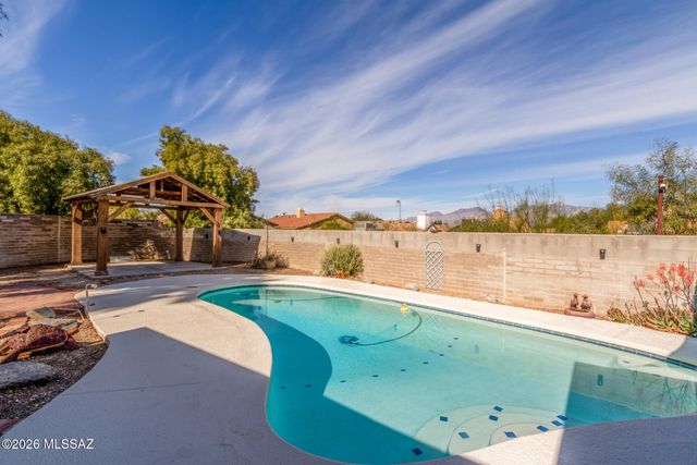 929 N Chalet Avenue, Tucson, AZ 85748