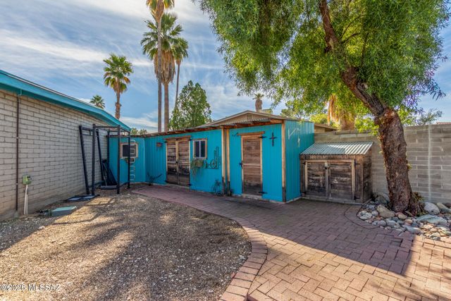 929 N Chalet Avenue, Tucson, AZ 85748