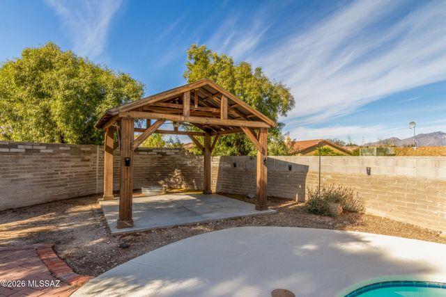 929 N Chalet Avenue, Tucson, AZ 85748