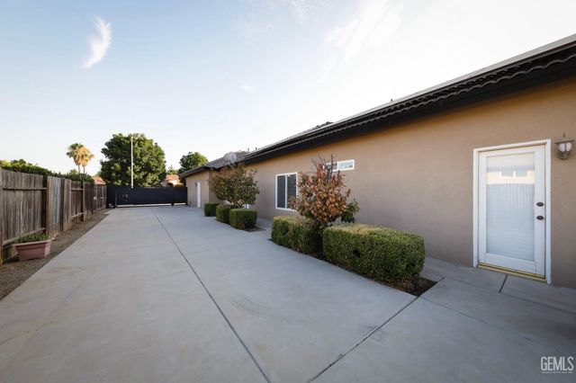 15520 Arabella Avenue, Bakersfield, CA 93314