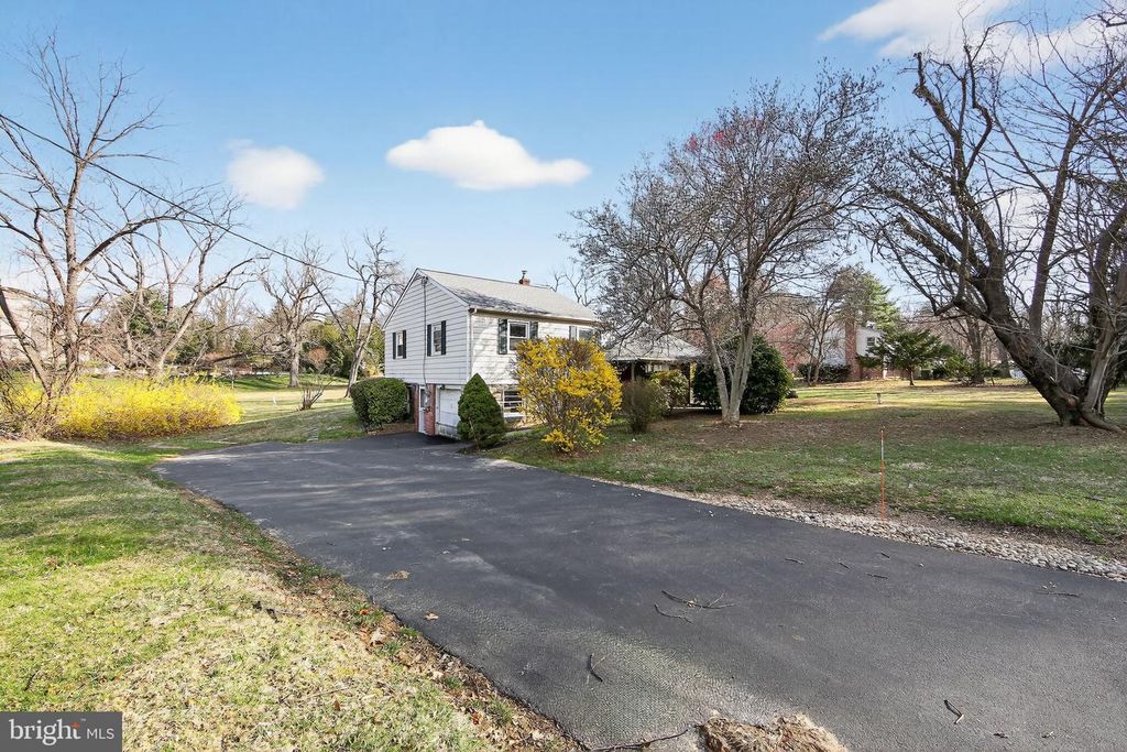 1567 SUGARTOWN RD, Paoli, PA 19301