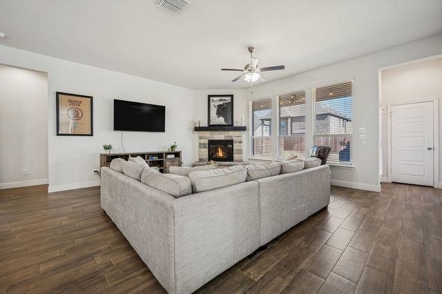 235 Clairmont Drive, Ponder, TX 76259