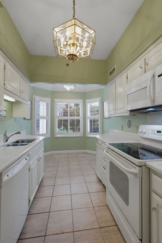 3818 West End Ave Apt 114, Nashville, TN 37205