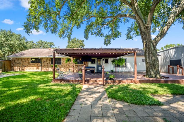 2411 Orange Street, Waller, TX 77484