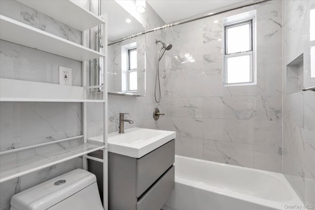 67-30 Clyde Street 7T, Forest Hills, NY 11375