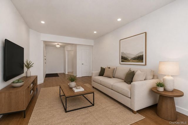 67-30 Clyde Street 7T, Forest Hills, NY 11375
