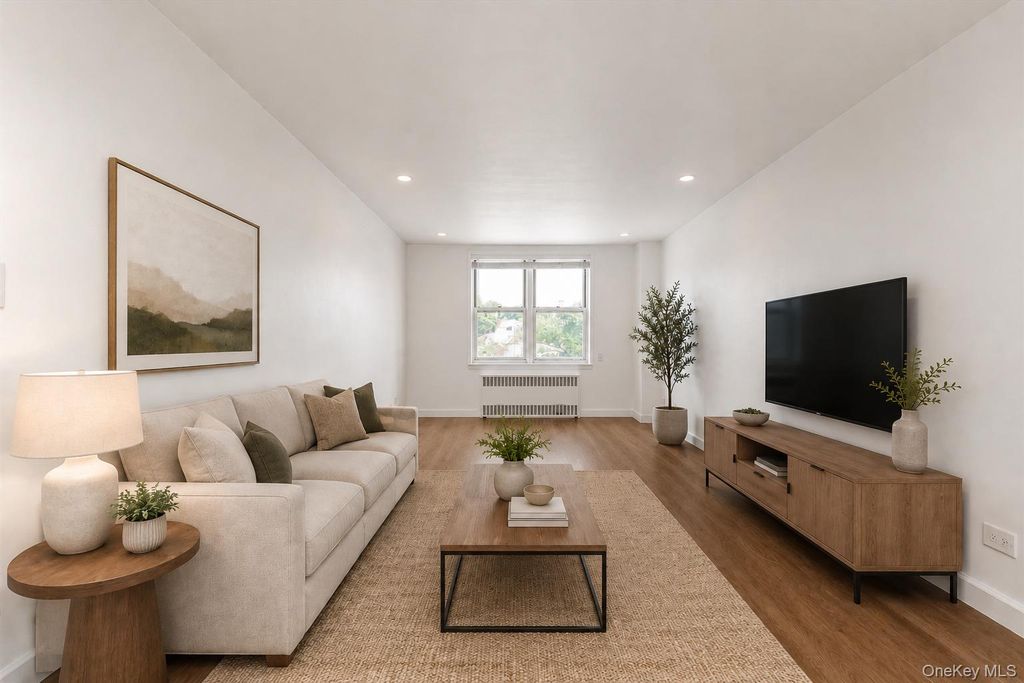 67-30 Clyde Street 7T, Forest Hills, NY 11375