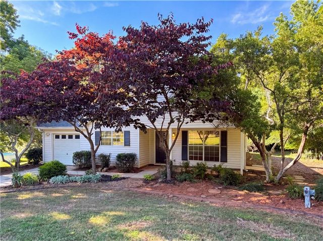 202 Bluff Court, Jackson, GA 30233