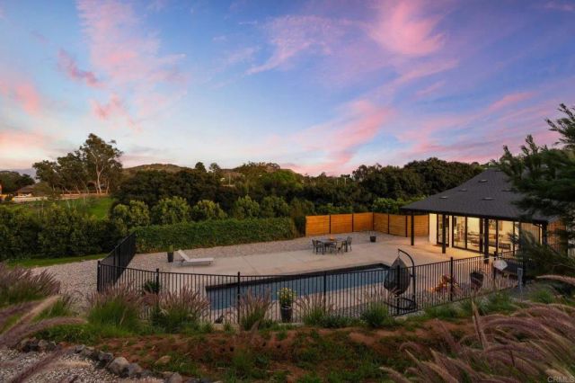 6937 KELLYN Lane, Vista, CA 92084