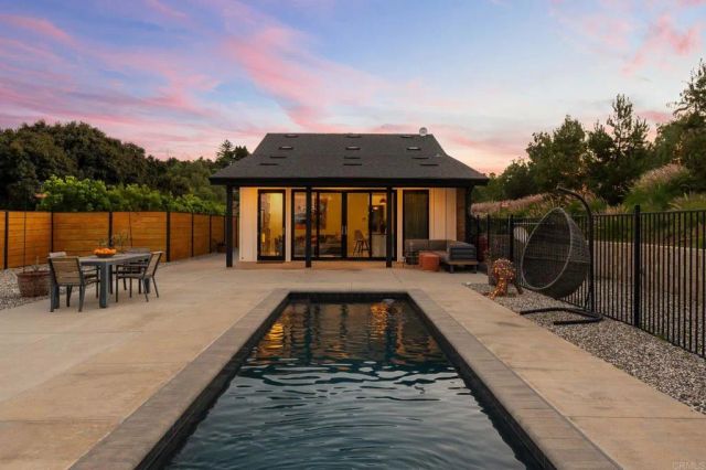 6937 KELLYN Lane, Vista, CA 92084