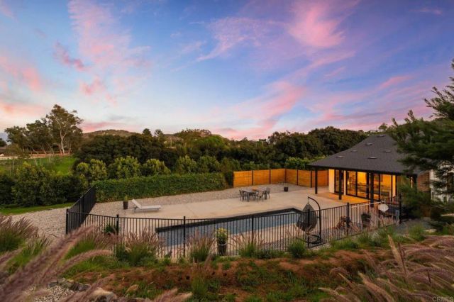 6937 KELLYN Lane, Vista, CA 92084