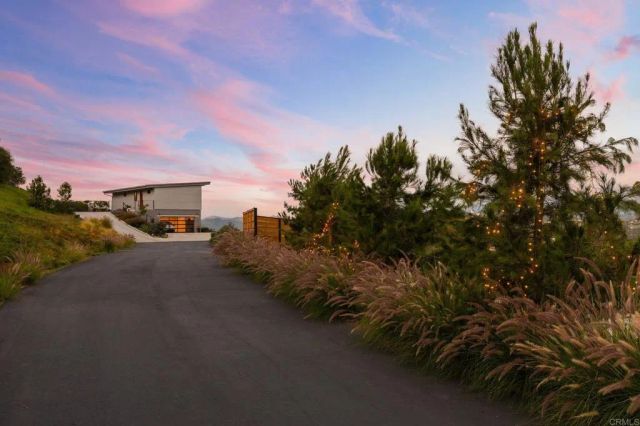 6937 KELLYN Lane, Vista, CA 92084