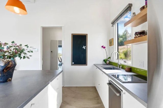 6937 KELLYN Lane, Vista, CA 92084