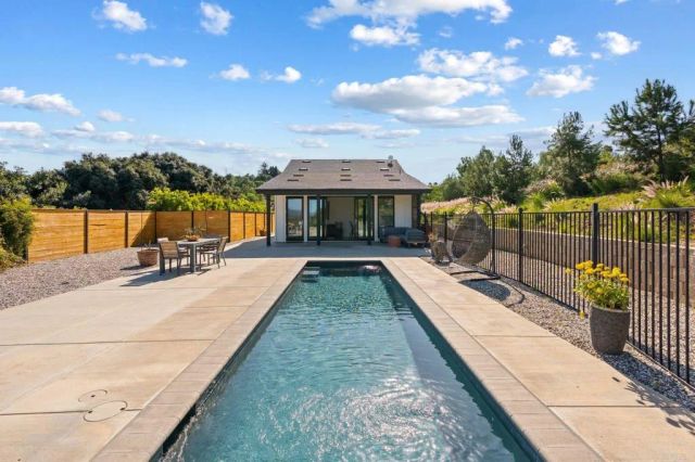 6937 KELLYN Lane, Vista, CA 92084