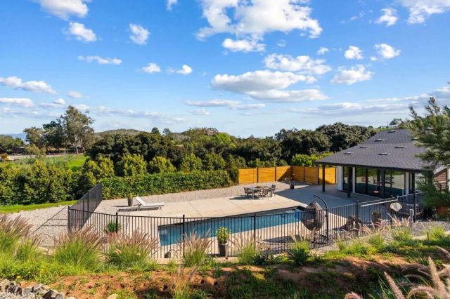 6937 KELLYN Lane, Vista, CA 92084