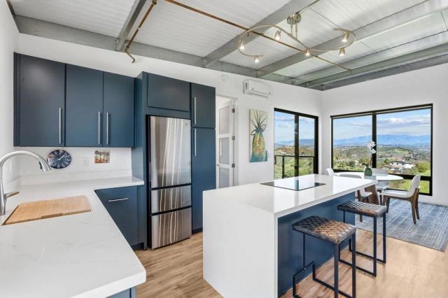 6937 KELLYN Lane, Vista, CA 92084