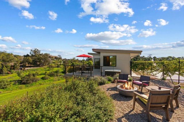 6937 KELLYN Lane, Vista, CA 92084