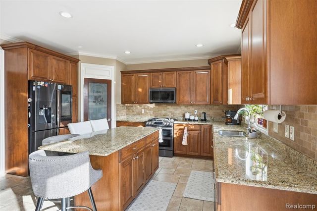 19330 Middle Branch Drive, Macomb, MI 48044