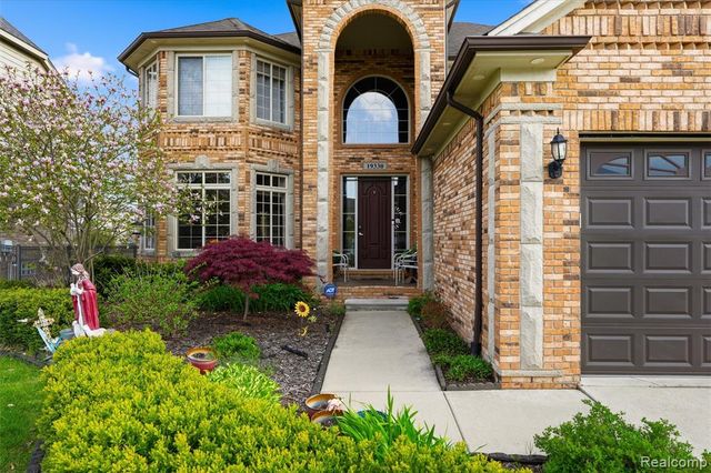 19330 Middle Branch Drive, Macomb, MI 48044