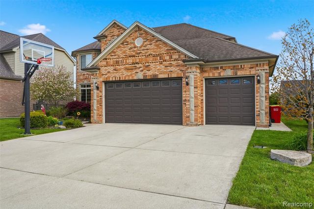 19330 Middle Branch Drive, Macomb, MI 48044