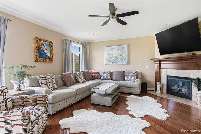 19330 Middle Branch Drive, Macomb, MI 48044