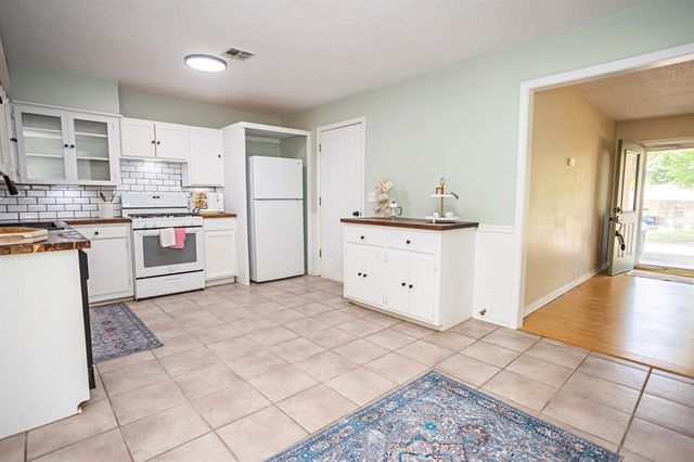 806 Myrtle Drive, Tecumseh, OK 74873