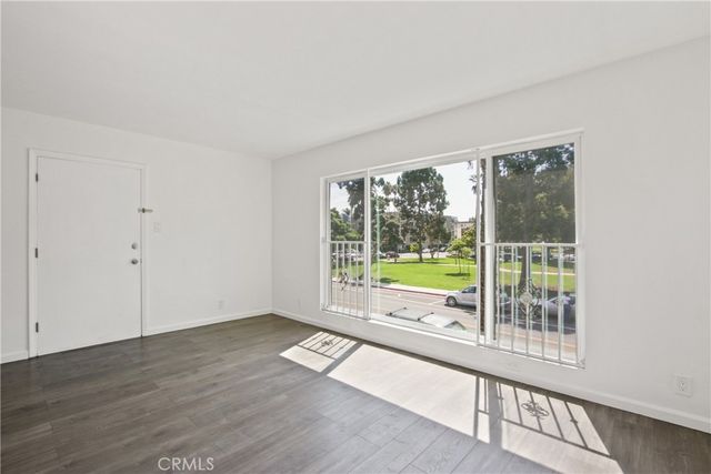 2075 E Broadway, Long Beach, CA 90803