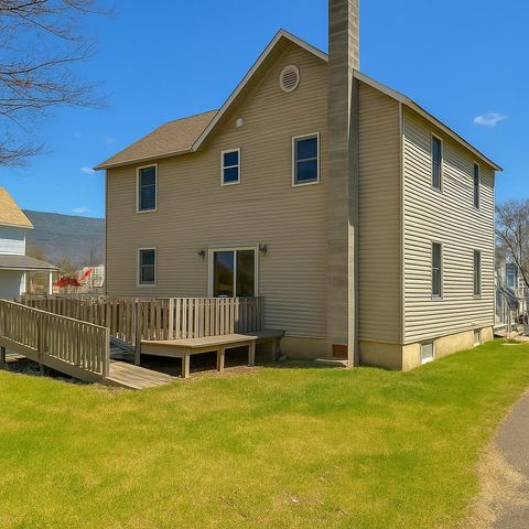 52 Hull Avenue, Wallingford, VT 05773