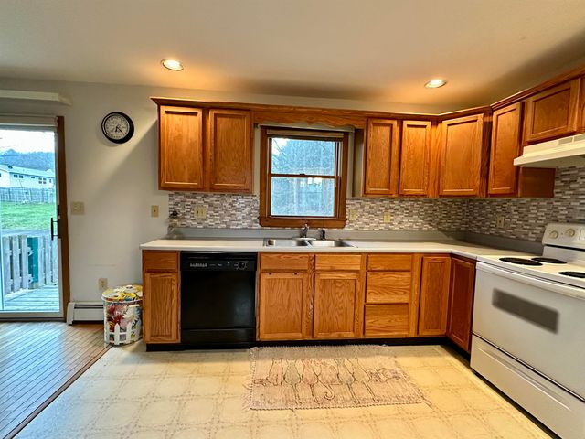 52 Hull Avenue, Wallingford, VT 05773