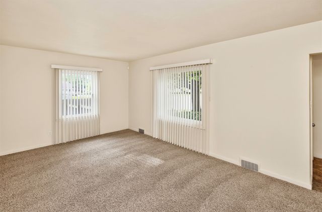 1832 Vine Street, West Des Moines, IA 50265