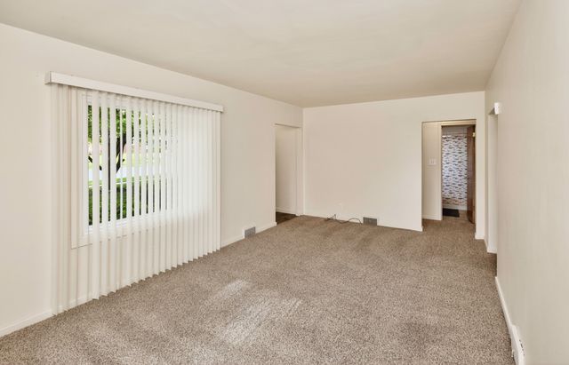 1832 Vine Street, West Des Moines, IA 50265