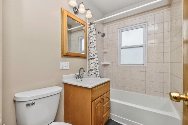 1832 Vine Street, West Des Moines, IA 50265