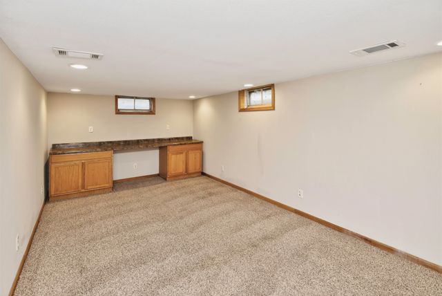 1832 Vine Street, West Des Moines, IA 50265