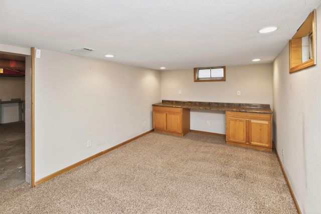 1832 Vine Street, West Des Moines, IA 50265