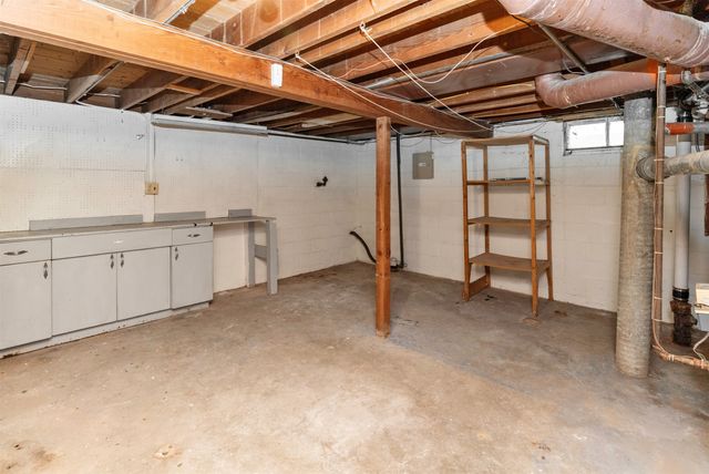 1832 Vine Street, West Des Moines, IA 50265